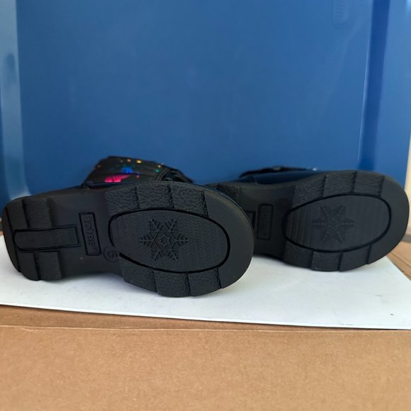 TOTES REENA TODDLER GIRLS WATERPROOF SNOW BOOT SIZE 5T - Picture 4 of 5